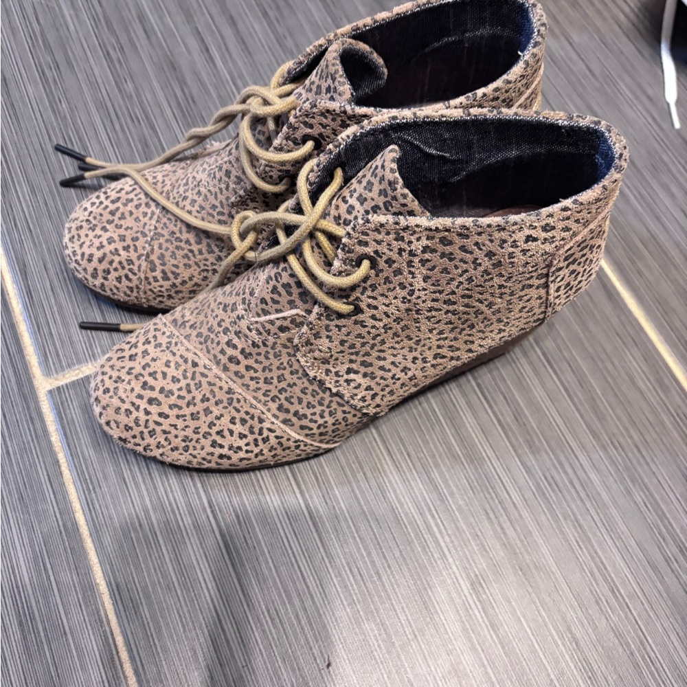 Toms Brown Patterned Lace-Up Shoes
